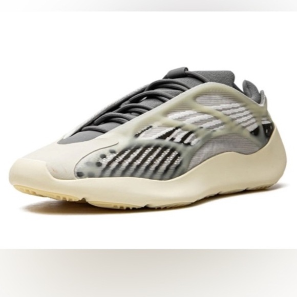 Yeezy Other - Yeezy 700 v3
